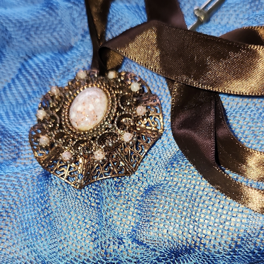 Vintage-Inspired Gold and Brown Necklace